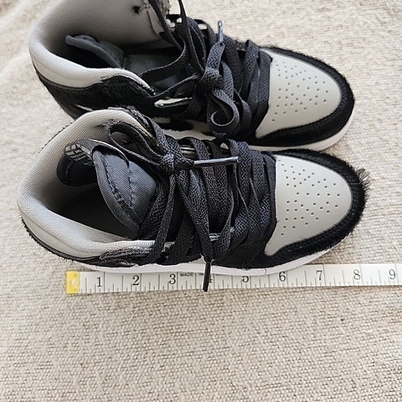 Nike Air Jordan 1 High OG 'Twist 2.0' Kids Size 12 Grey Black Fur - Picture 4 of 7